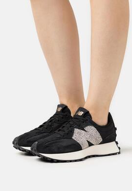 Zapatilla New Balance 327PH en Negro con Logo en Print