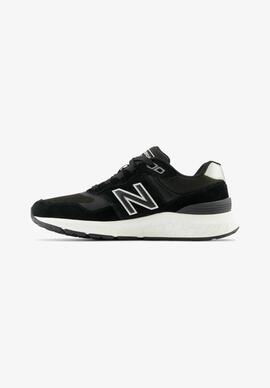 Zapatilla New Balance 880BK6 en Negro para Hombre