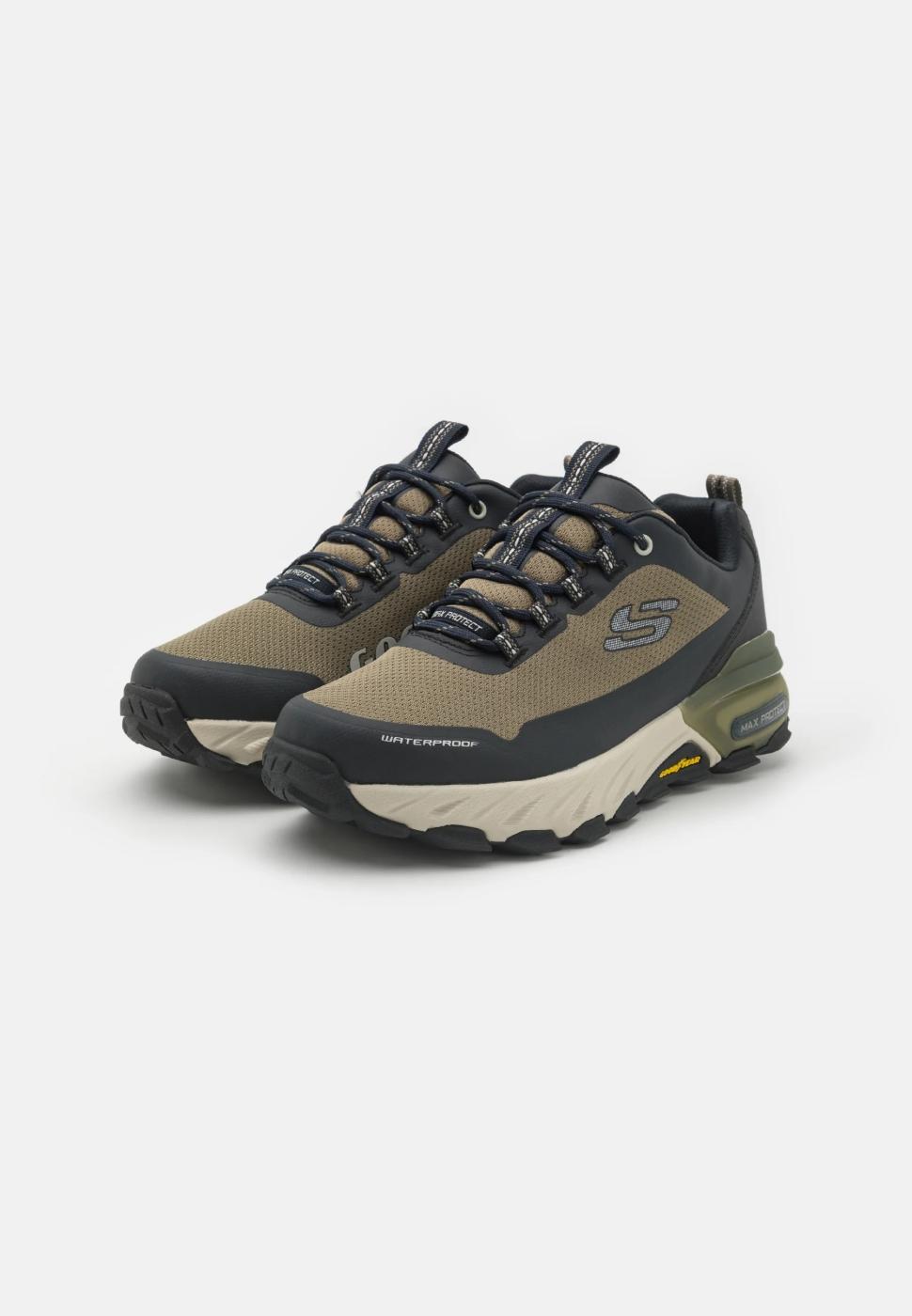 Zapatilla Skechers Max Protect-Fast Track en Verde Hombre