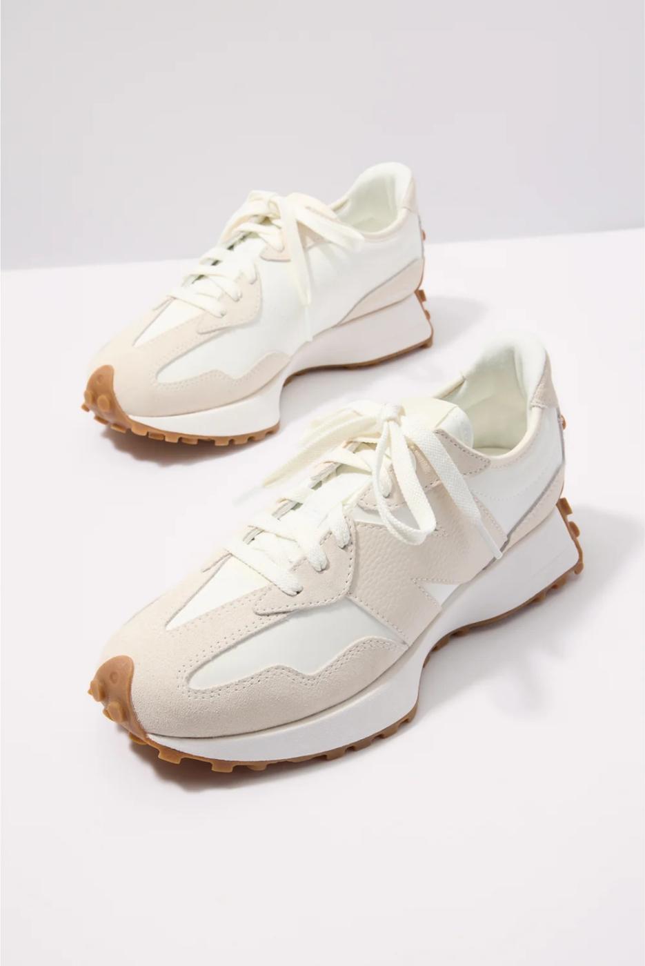 Zapatilla New Balance 327NKD en Beige para Mujer